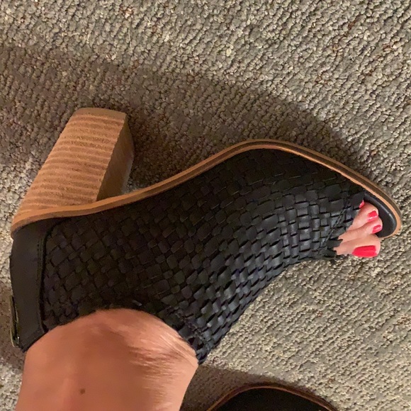 Waffle weave black bootie - Picture 4 of 5